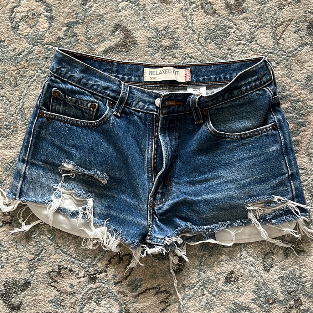 Distressed levi shorts